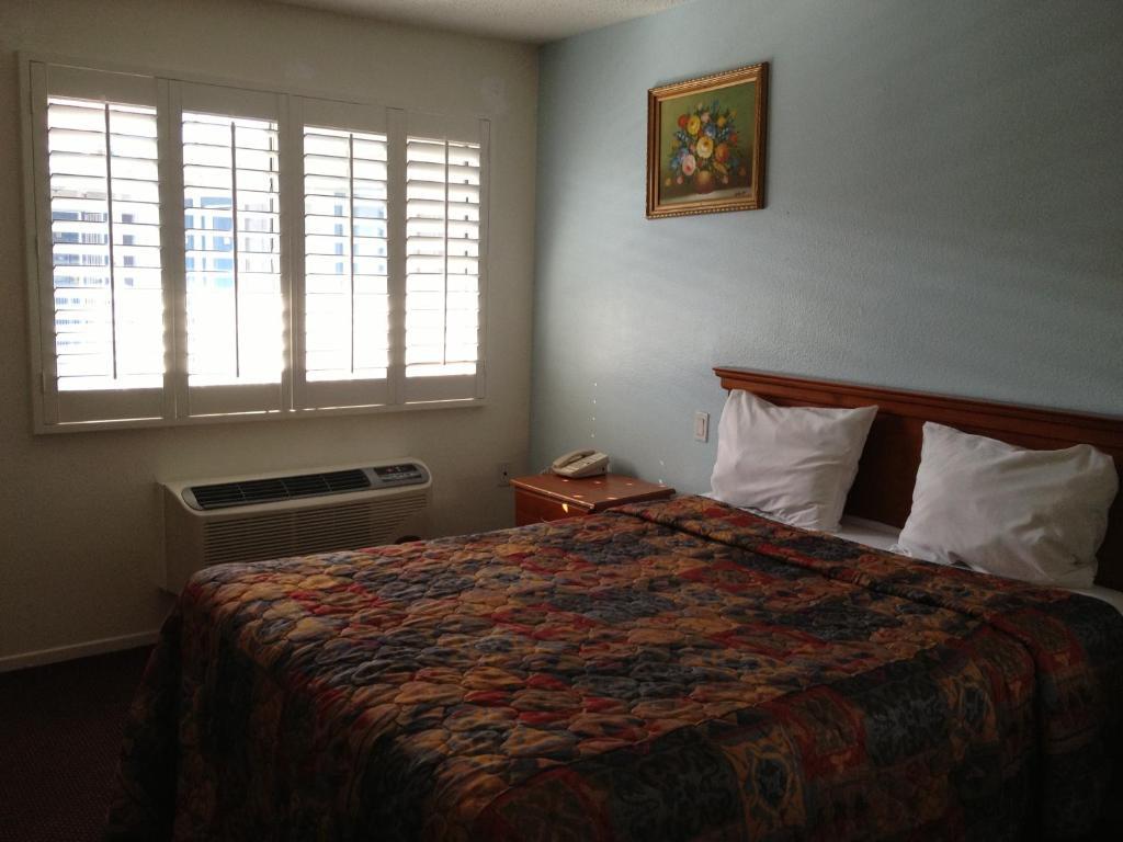 Scottish Inns Long Beach Rum bild
